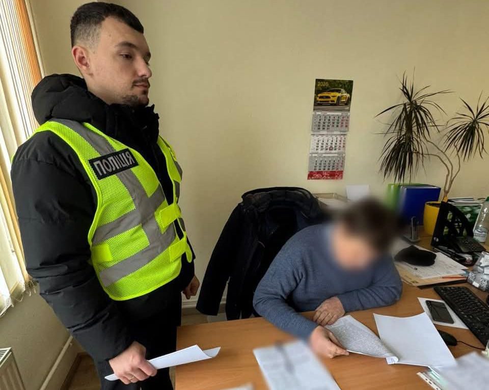 У Києві посадовцю КП ШЕУ Шевченківського району оголосили підозру через переплату за дорожню сіль