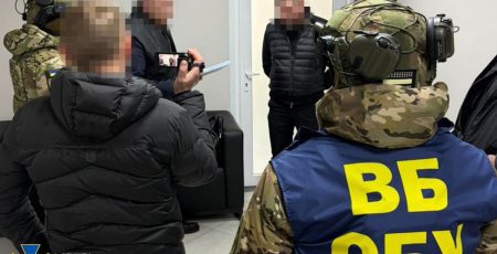 СБУ викрила розкрадання 1,4 млрд грн на будівництві укриттів для авіації: затримано двох високопосадовців (фото)
