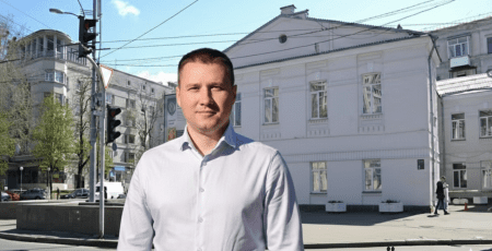 Будівлю поліклініки біля метро «Арсенальна» реставруватиме сам медзаклад замість скандального КП