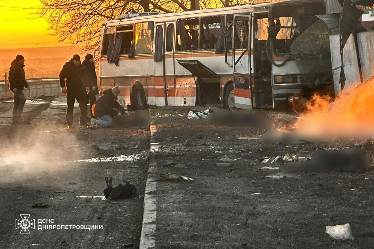 На Дніпропетровщині російський БпЛА атакував автобус: вбито 12 людей