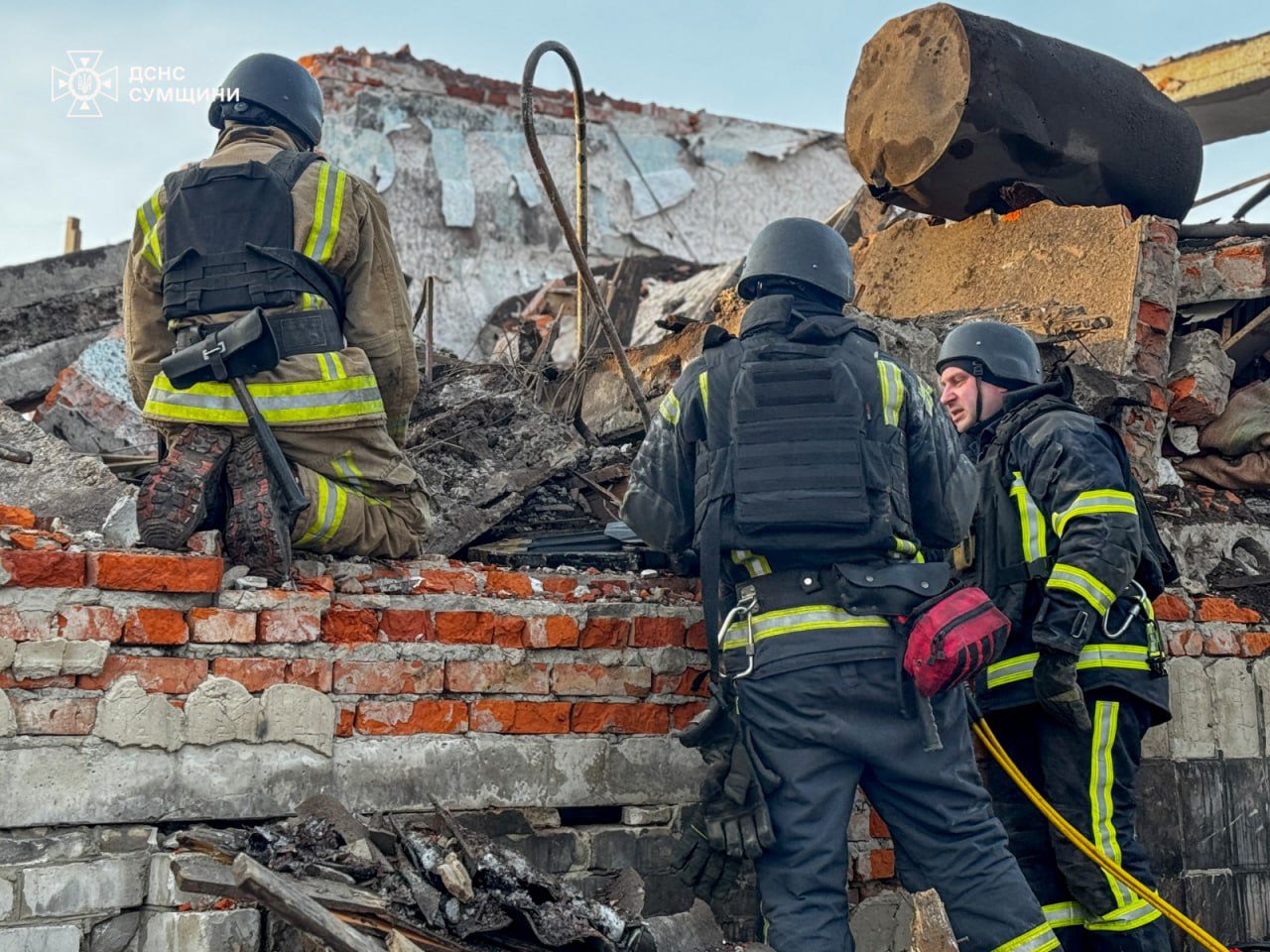 Удари рф по Сумщині: четверо загиблих, є поранені Удари рф по Сумщині: четверо загиблих, є поранені