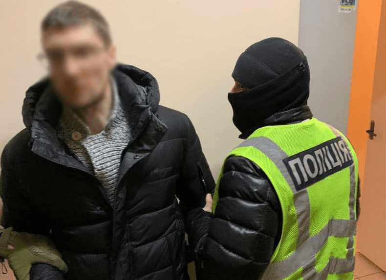 У Києві затримали чоловіка, який побив водія евакуатора та кинув непритомного на вулиці