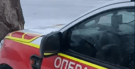 У столиці на річці Десенка під лід провалилися двоє людей - одного хлопця врятували