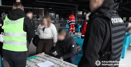 18 тисяч доларів за фальшиві діагнози: на Київщині затримано двох зловмисників (фото, відео)
