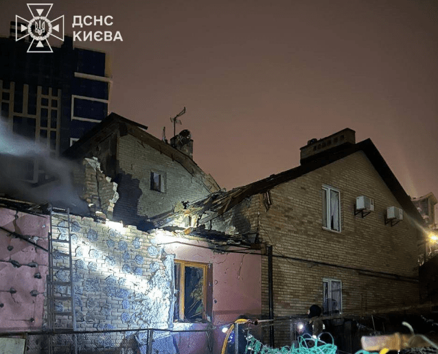 Нічна атака ворога: уламки впали в трьох районах столиці (фото)