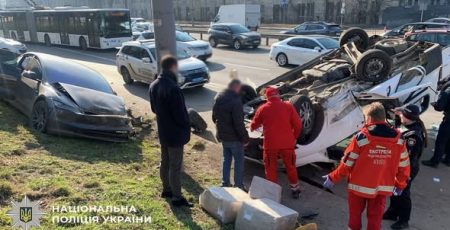 На Берестейському проспекті столиці сталась автотроща із потерпілими (фото)