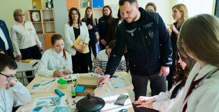 Микола Калашник відвідав День спільнодії у Чайківській гімназії