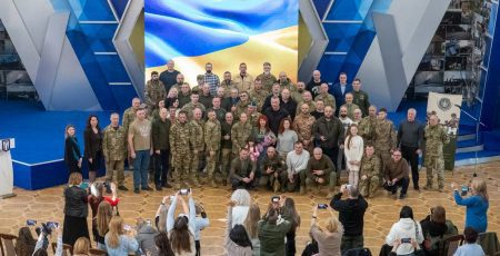 В Києві – понад 100 тис. ветеранів, ще 100 тис. киян зараз воюють на фронті, - Кличко під час вручення нагород військовим