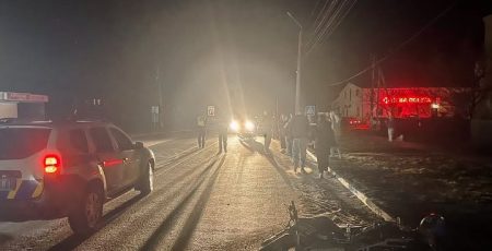 На Київщині 18-річний мотоцикліст наїхав на чоловіка на пешеходному переході та врізався в іншого мотоцикліста