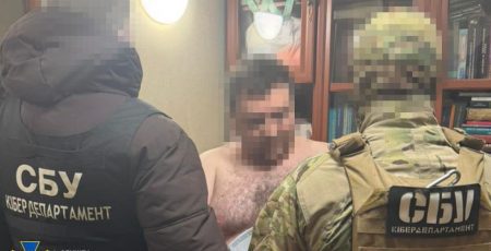 У Києві затримали конструкторів, які допомагали рашистам відновлювати пошкоджені НПЗ (фото)