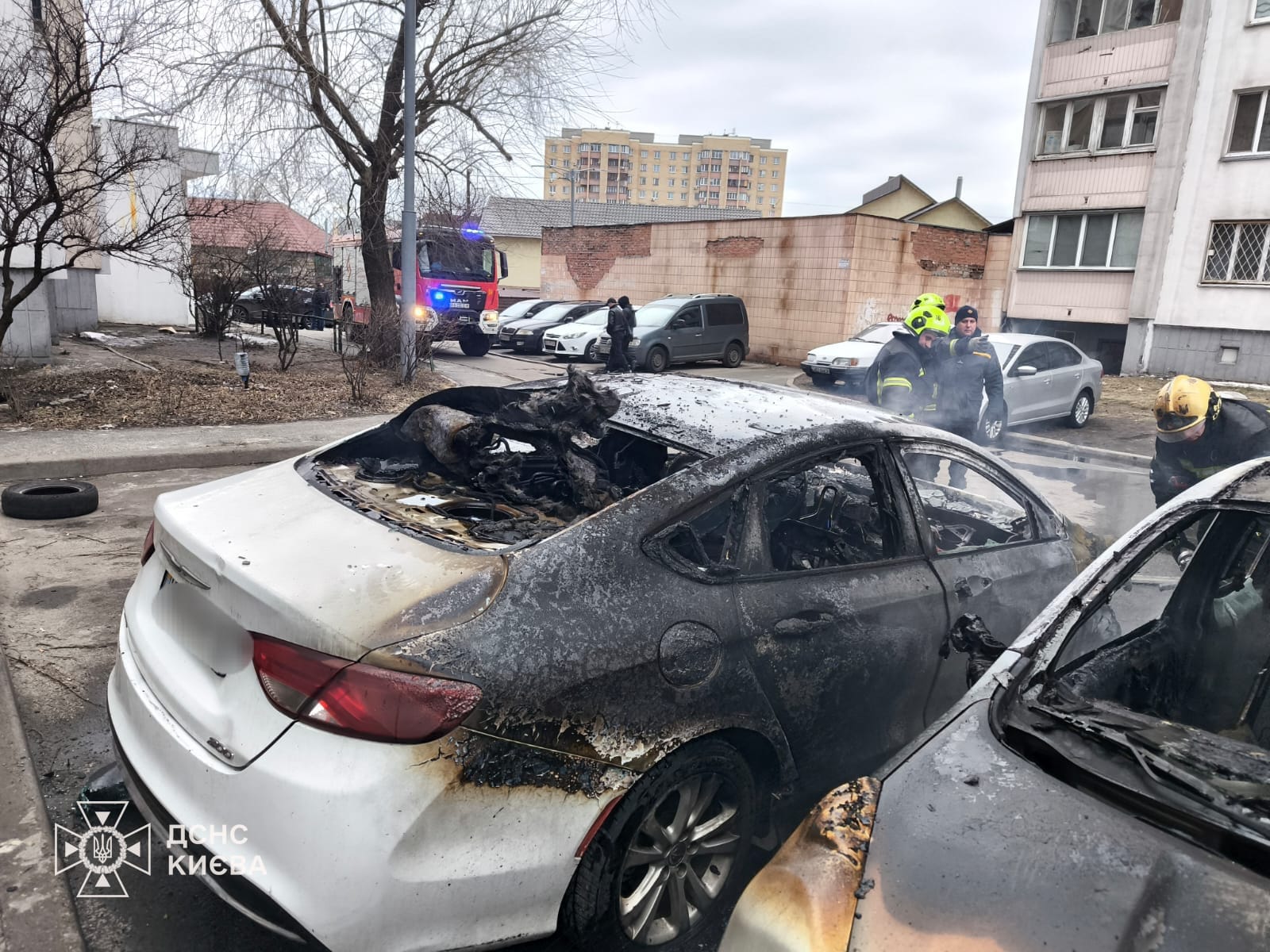 У Дніпровському районі згоріло три автівки (фото)