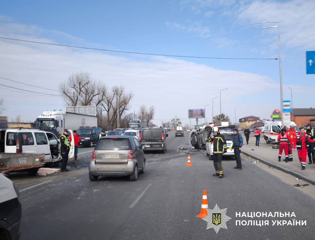 На Берестейському проспекті столиці сталась автотроща із потерпілими (фото)