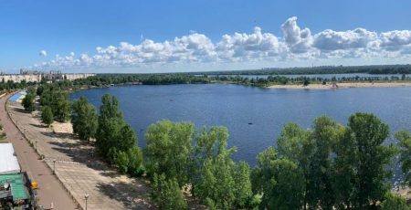 Суботня толока: комунальники запрошують киян долучитись до прибирання сміття біля затоки Оболонь