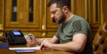 Декларація Зеленського: 2025 року Президент України з родиною жив на зарплату