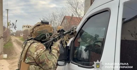 В Одесі під час перевірки документів водій, який перебував у розшуку за ухилення від мобілізації, відкрив вогонь по патрульних та загинув у перестрілці (фото)