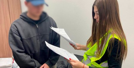 Літніх киянок на близько 9 мільйонів гривень ошукали чотири молодика під виглядом працівників СБУ (фото)