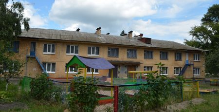 У Дніпровському районі за 2 млн гривень ремонтуватимуть пошкоджений обстрілом дитсадок 455