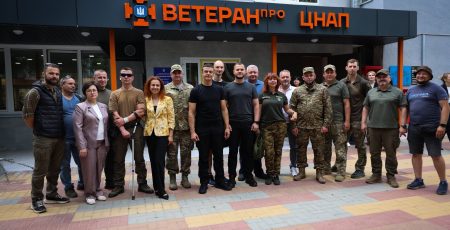 Київоблрада передала громадам автівки для ветеранів, генератори та паливо