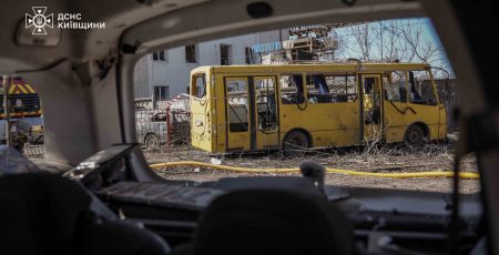 На Київщині після нічної атаки рф ліквідували всі пожежі, серед пошкодженого п’ять закладів освіти