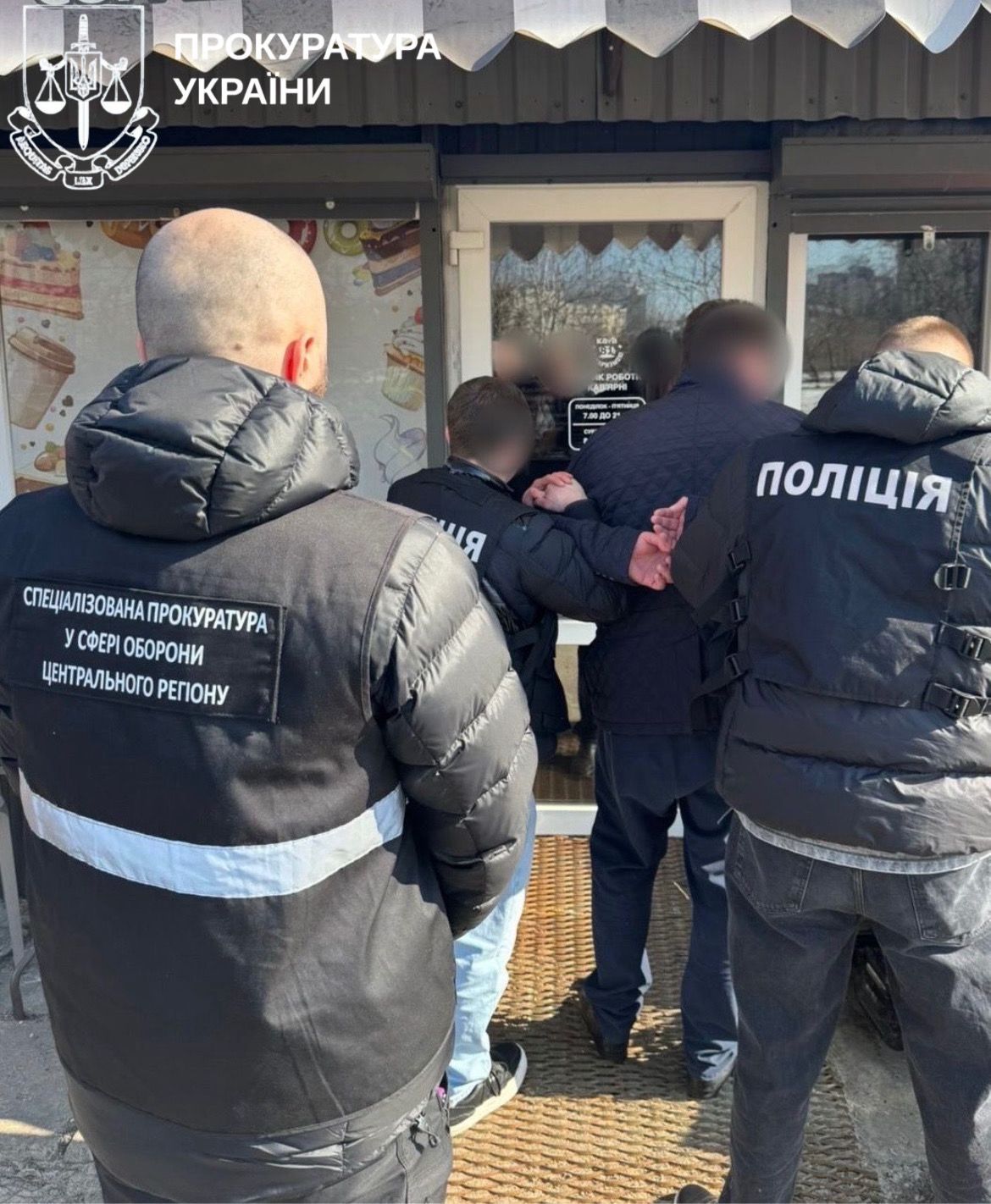 Виїзд за кордон під виглядом священнослужителя: у Києві затримали торговця "статусом"