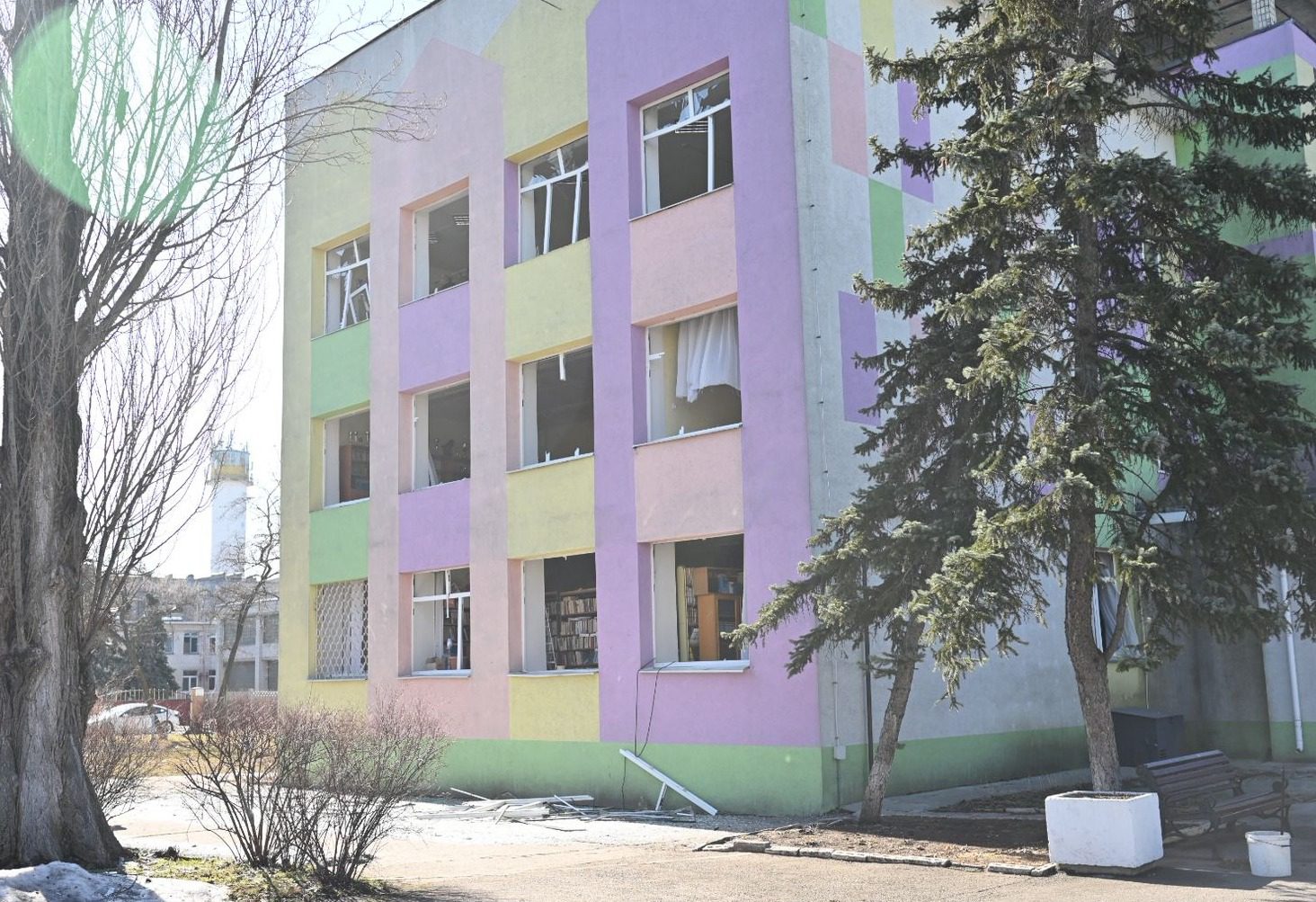 На Київщині після нічної атаки рф ліквідували всі пожежі, серед пошкодженого п’ять закладів освіти