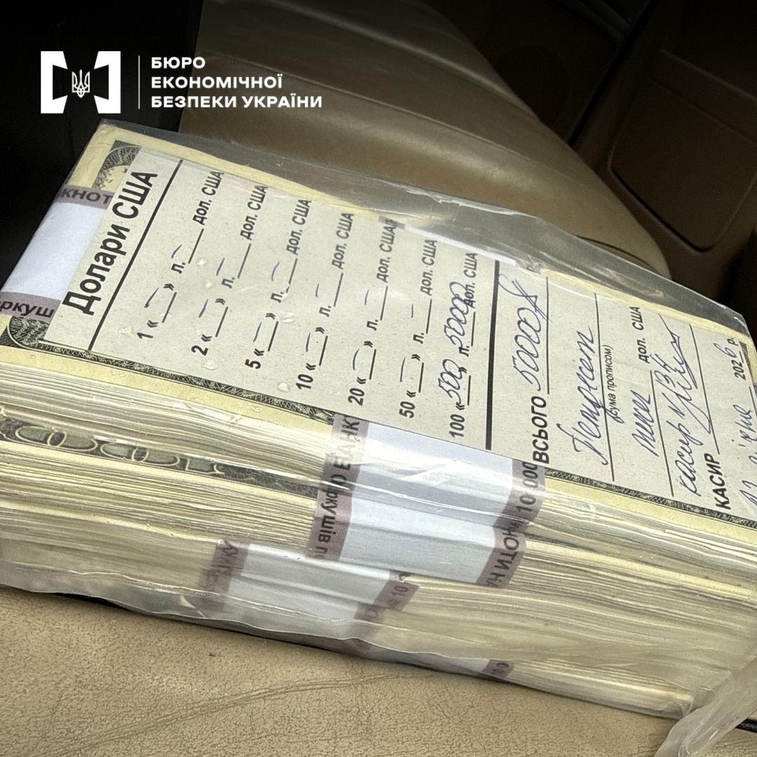 Фальшиві долари за півціни: у Києві судитимуть двох збувачів валюти