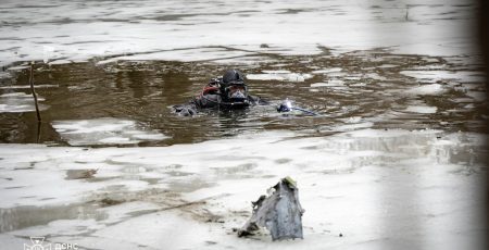 У Києві водолази-сапери вилучили залишки російської ракети (фото)