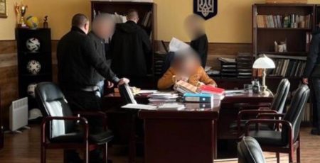 У Києві трьох посадовців державного інституту підозрюють в організації схеми бронювання від мобілізації