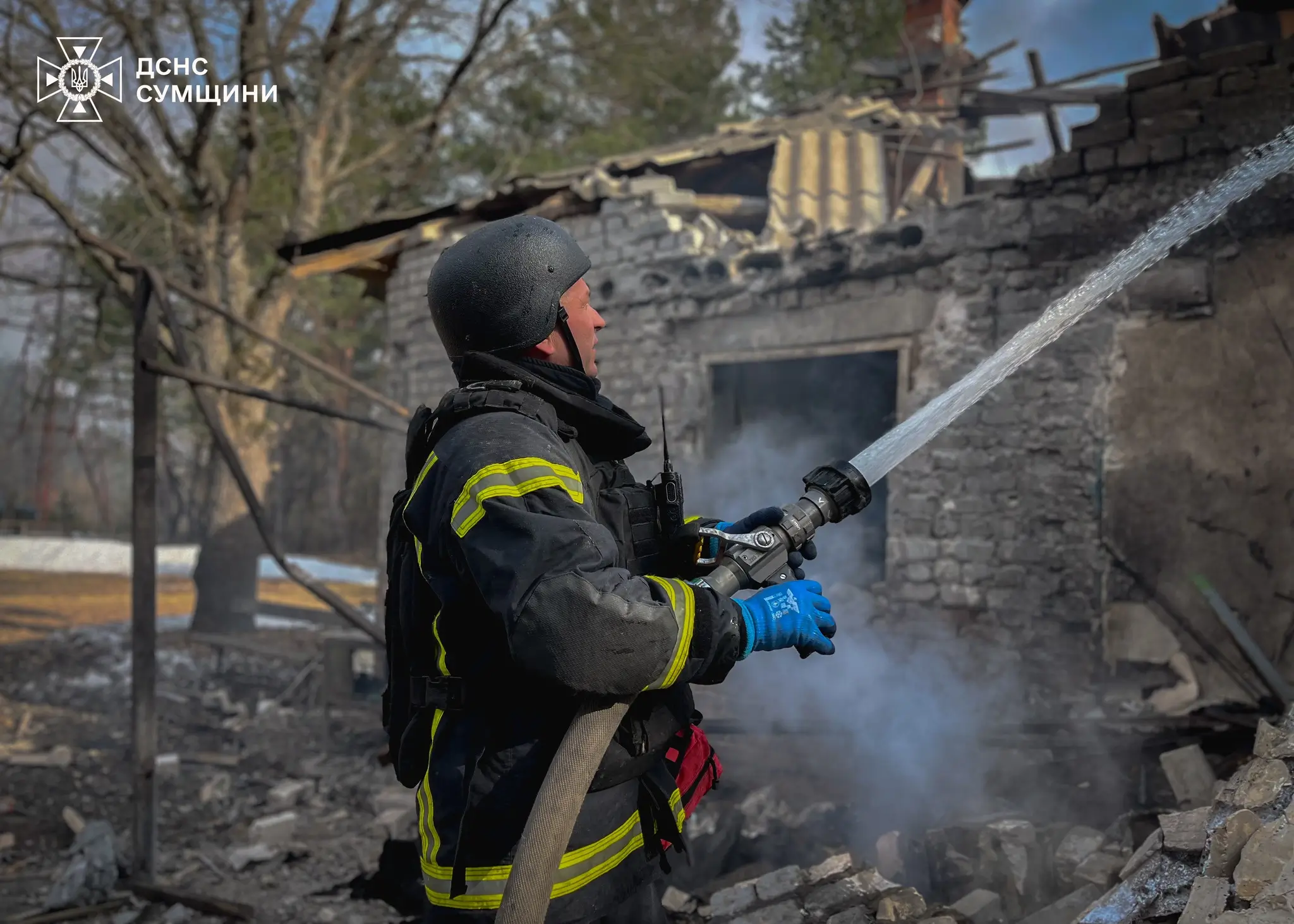На Сумщині ворожий обстріл вбив молоду дівчину, тяжко поранено 6-річну дитину