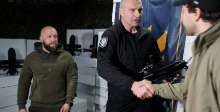 Віталій Кличко передав бійцям Третього армійського корпусу дрони на фронт