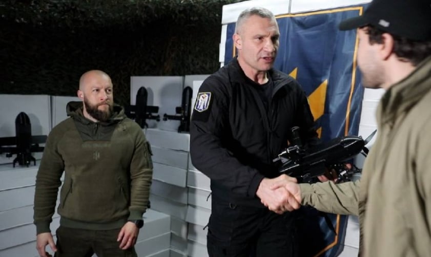 Віталій Кличко передав бійцям Третього армійського корпусу дрони на фронт