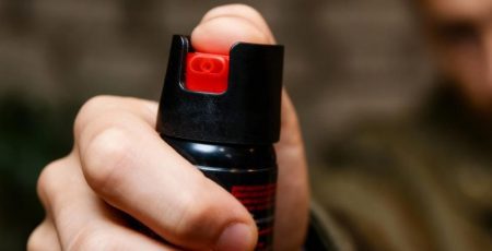 Укрпошта запасається газовими балончиками для самозахисту