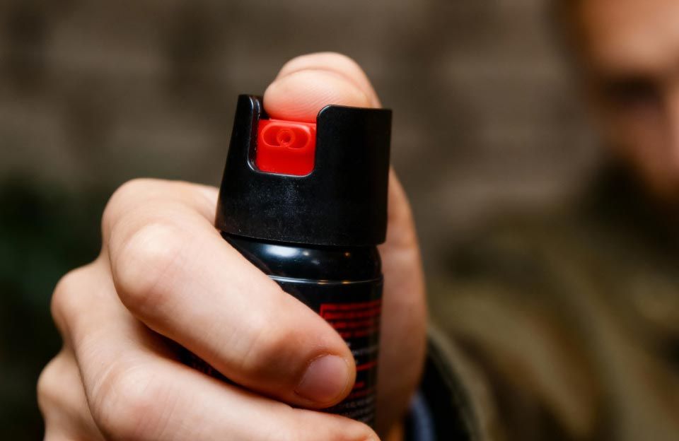 Укрпошта запасається газовими балончиками для самозахисту