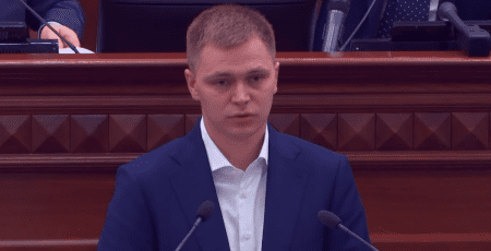 В будівлі громадської приймальні екс-депутата Київради Кушніра за 1,49 млн гривень відремонтують дах