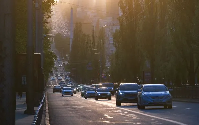 У Києві до середини травня обмежать рух транспорту Броварським проспектом (схема)