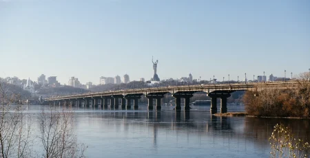 Під мостом Патона прорвало трубопровід - без опалення Русанівка та Березняки