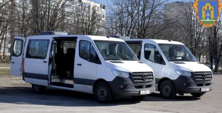 Бровари отримали від Німеччини два мікроавтобуси для соціального таксі