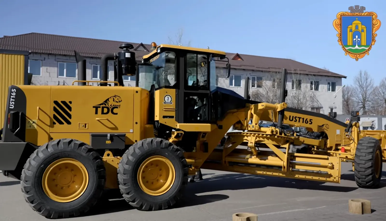 У Броварах закупили новий грейдер для комунальників