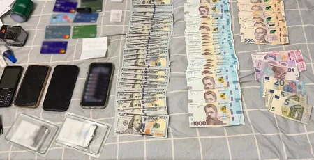 У Києві викрили схему незаконної перереєстрації авто через базу МВС на 6,5 млн грн (фото)