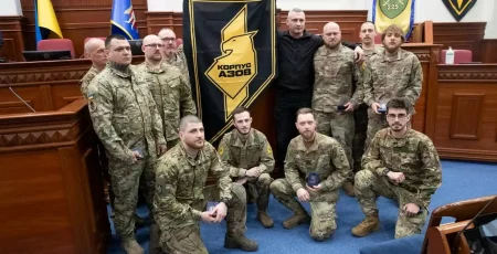 Кличко вручив нагороди від столиці військовим «Азову»