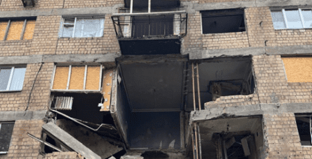 Пошкоджений росіянами будинок по проспекту Відрадному 28-б за 1,2 млн гривень готують до ремонту