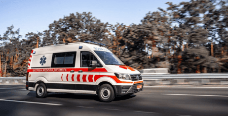 Після російських ракет українського виробника швидких атакували з ДБР