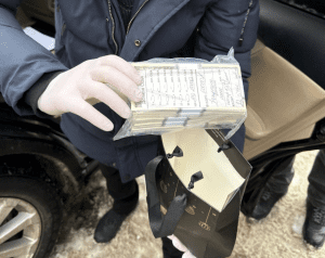 Фальшиві долари за півціни: у Києві судитимуть двох збувачів валюти