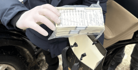 Фальшиві долари за півціни: у Києві судитимуть двох збувачів валюти