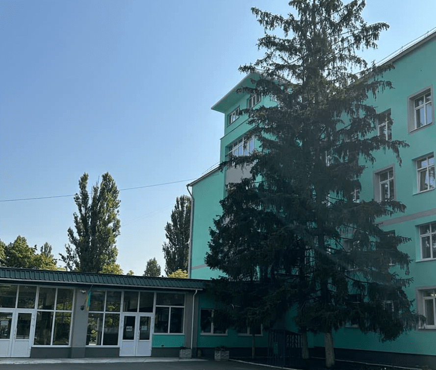 На столярку в пошкодженому росіянами ліцеї на Русанівці спрямують 1,98 млн гривень