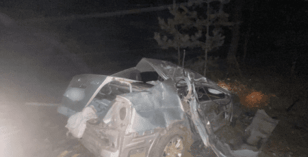 На Фастівщині внаслідок зіткнення авто з деревом загинула людина, ще одна у лікарні