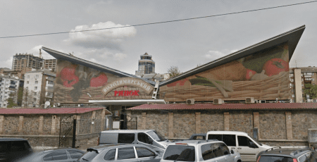 На Володимирському ринку за понад півмільйона гривень ремонтуватимуть підлогу