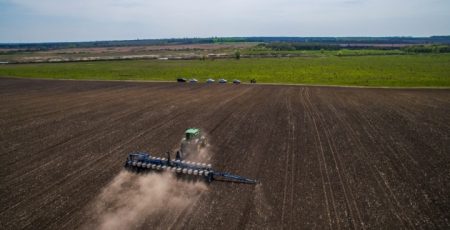 Аграрії Київщини продовжують весняну посівну кампанію