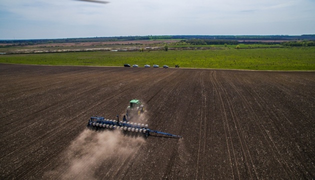 Аграрії Київщини продовжують весняну посівну кампанію
