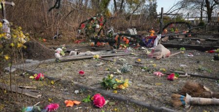 Поминальні дні: У Києві від суботи, 18 квітня, до середи включно патрулюватимуть понад 30 кладовищ